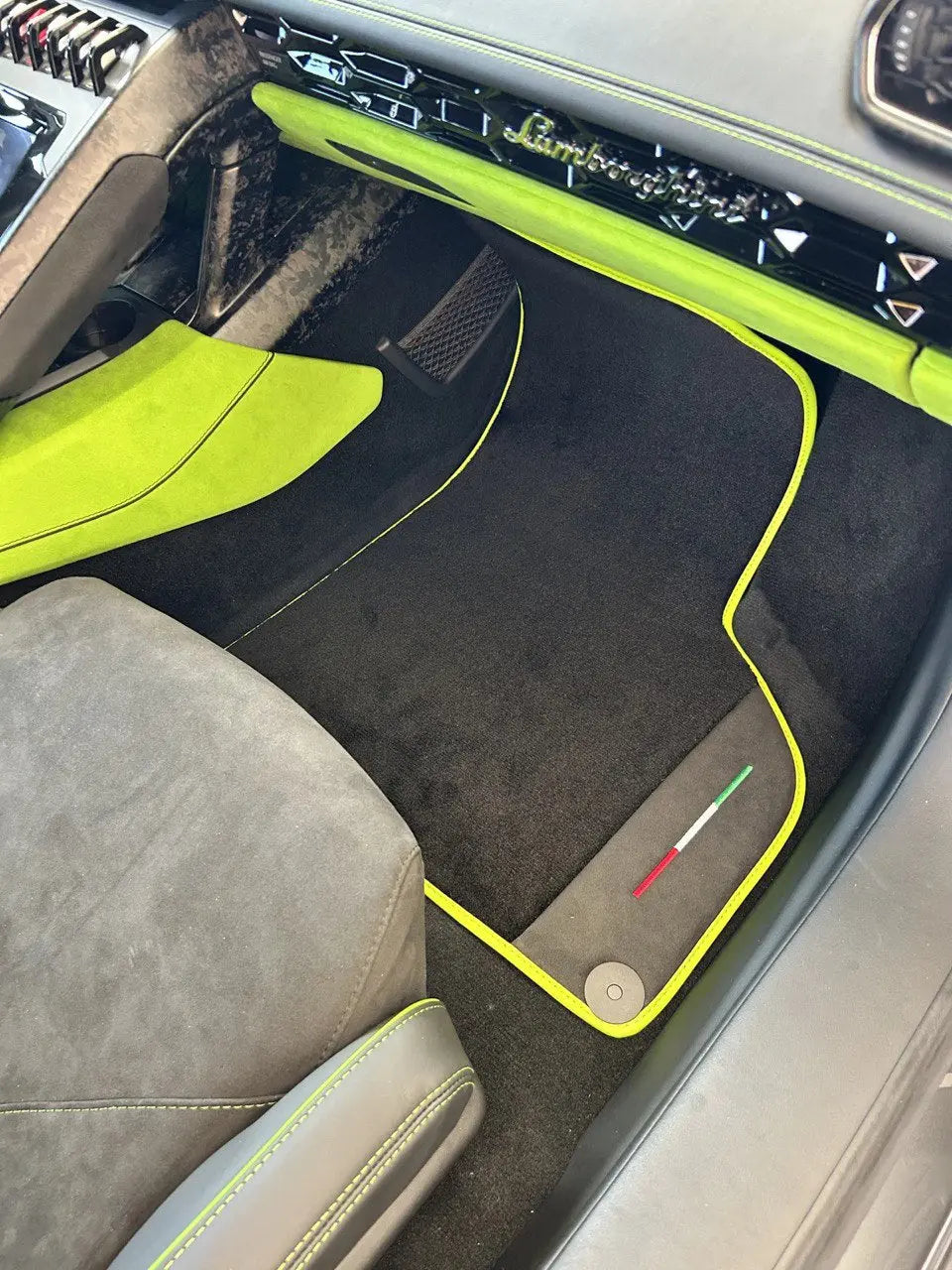 Customizable Black Floor Mats for Lamborghini Huracan with Alcantara Leather Green Trim